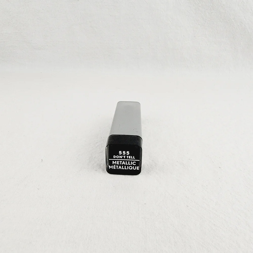 Covergirl Exhibitionist metallic lipstick Shade 555